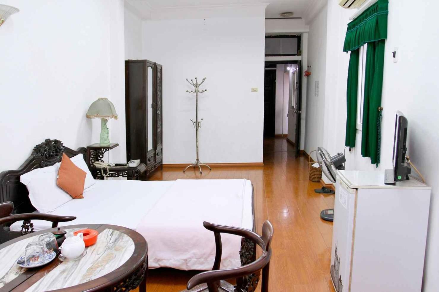 Hoang Cuong Hotel 15 Nguyen Thai Hoc Ханой Экстерьер фото