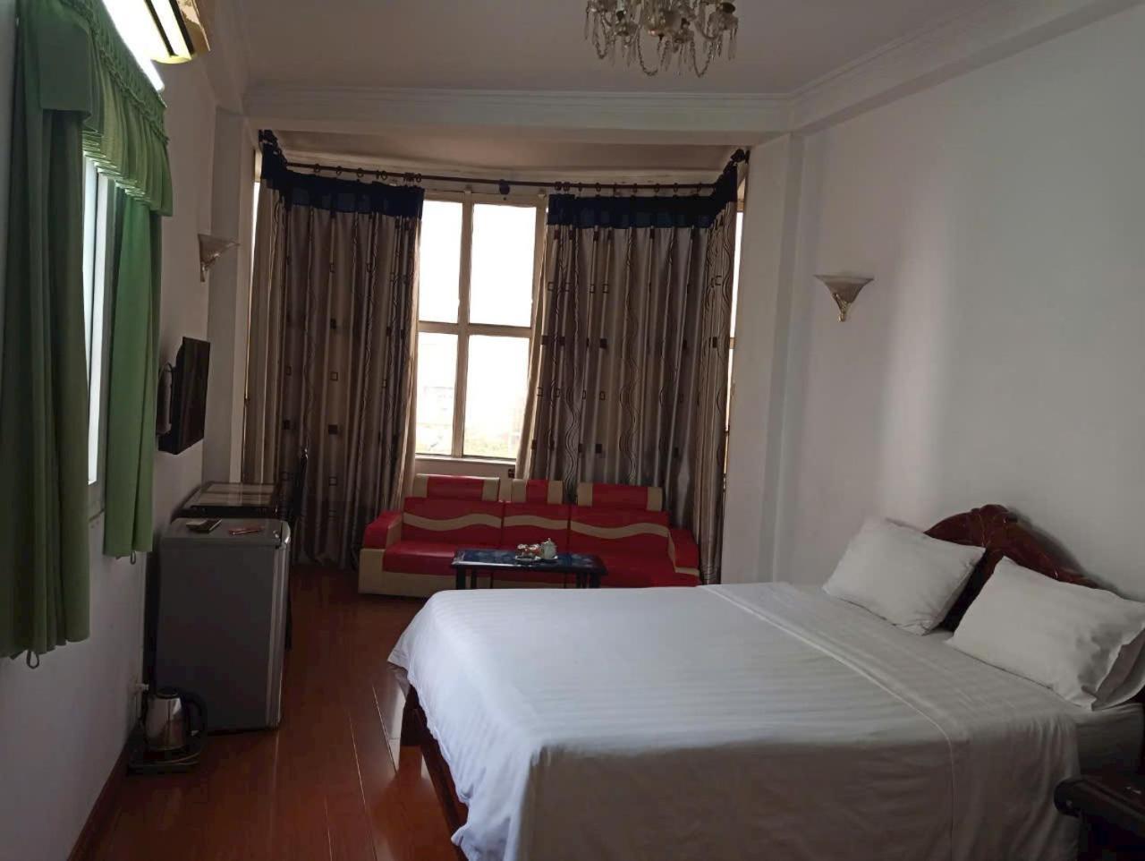 Hoang Cuong Hotel 15 Nguyen Thai Hoc Ханой Экстерьер фото
