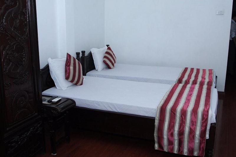 Hoang Cuong Hotel 15 Nguyen Thai Hoc Ханой Экстерьер фото